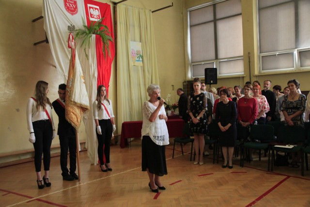 Zakończenie roku szkolnego w XXV LO w Łodzi. Dyrektor Alicja Wojciechowska odeszła na emeryturę