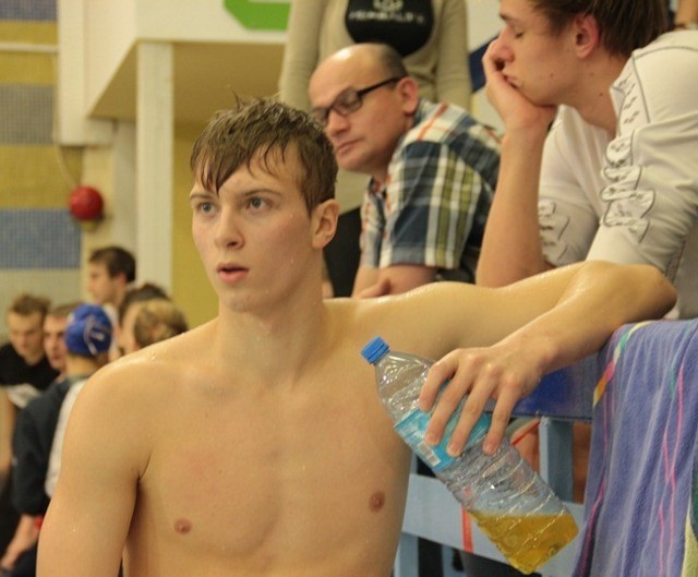 Wojciech Wojdak myśli, jak zniwelować dystans dzielący go od najgroźniejszego konkurenta Pawła Furtka. Do konfrontacji tych zawodników dojdzie podczas mistrzostw Polski juniorów.