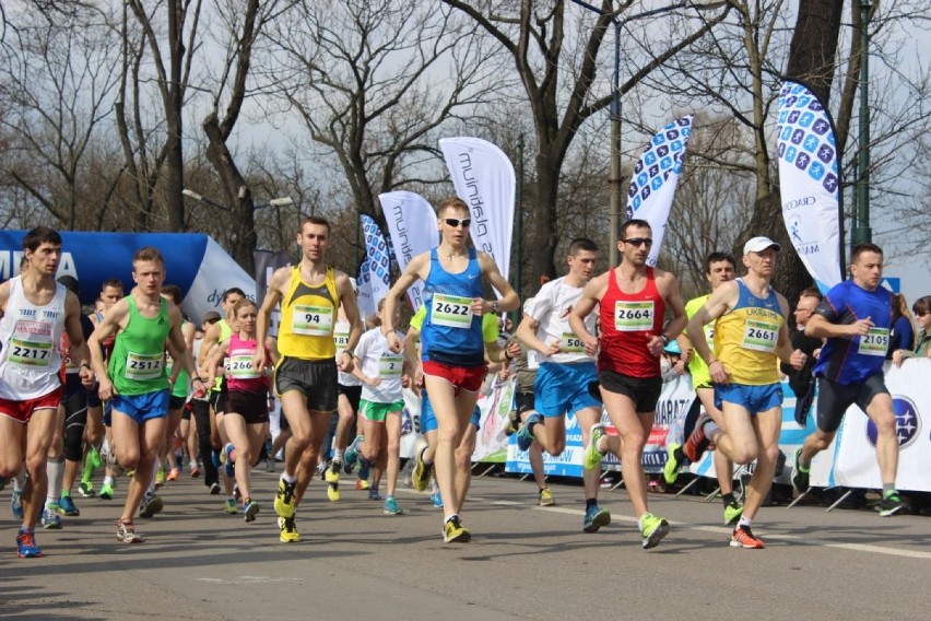 Półmaraton Marzanny 2014. Zawodnicy na starcie