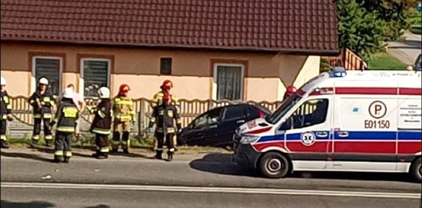 Dwa auta zderzyły się w piątkowe popołudnie w gminie Brzeźnio ZDJĘCIA, AKTUALIZACJA