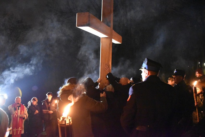 W Drodze Krzyżowej ulicami Gorzowa szło kilkuset wiernych....