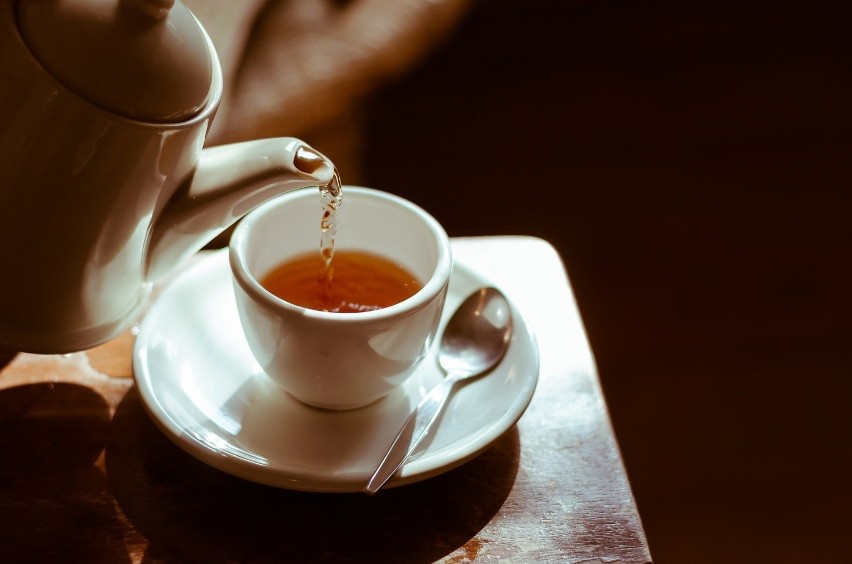 Herbata jest uważana za jeden z najzdrowszych napojów. Obok...