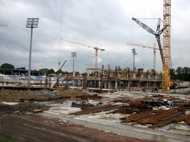 Budowa stadionu Górnika Zabrze: Trybuny powoli powstają [ZDJĘCIA]