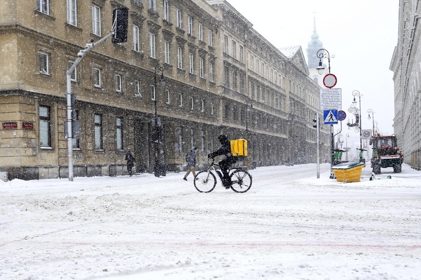 Pogoda, Warszawa. Po wiosennych temperaturach powróci zima. Za kilka dni mogą pojawić się opady śniegu