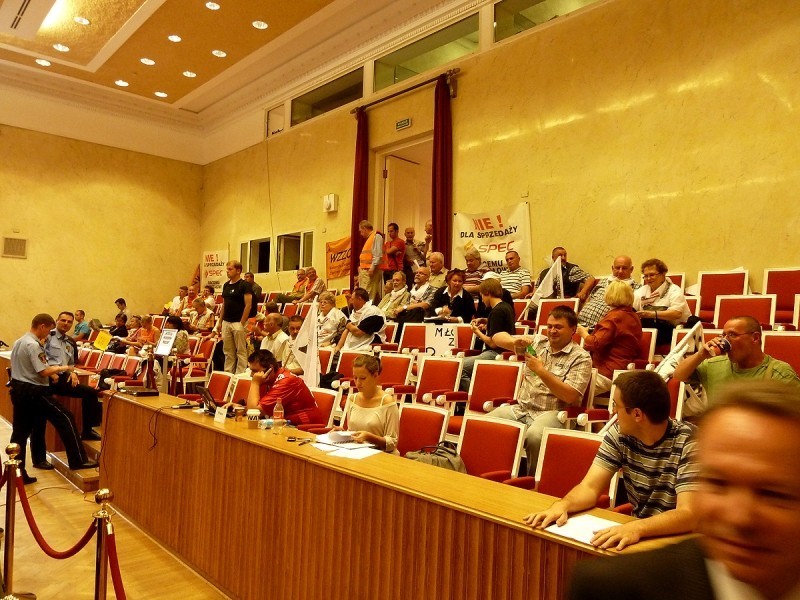 Trwa sesja Rady Miasta: Ważą się losy SPEC (ZDJĘCIA)
