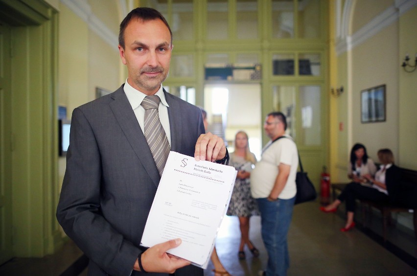 - Mieszkańcy  Piotrkowa, inicjatorzy  referendum, zostali w...