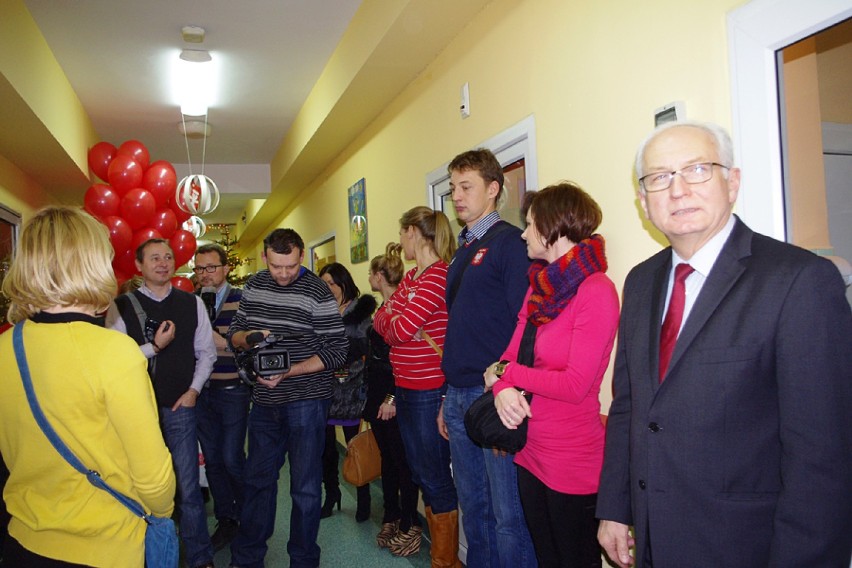 Gwiazdy Drużyny Szpiku odwiedziły dzieci z oddziału onkologicznego.