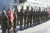 Uroczyste upamiętnienie 82. rocznicy powstania Armii Krajowej w Radomiu. Była msza i salwa honorowa przed pomnikiem