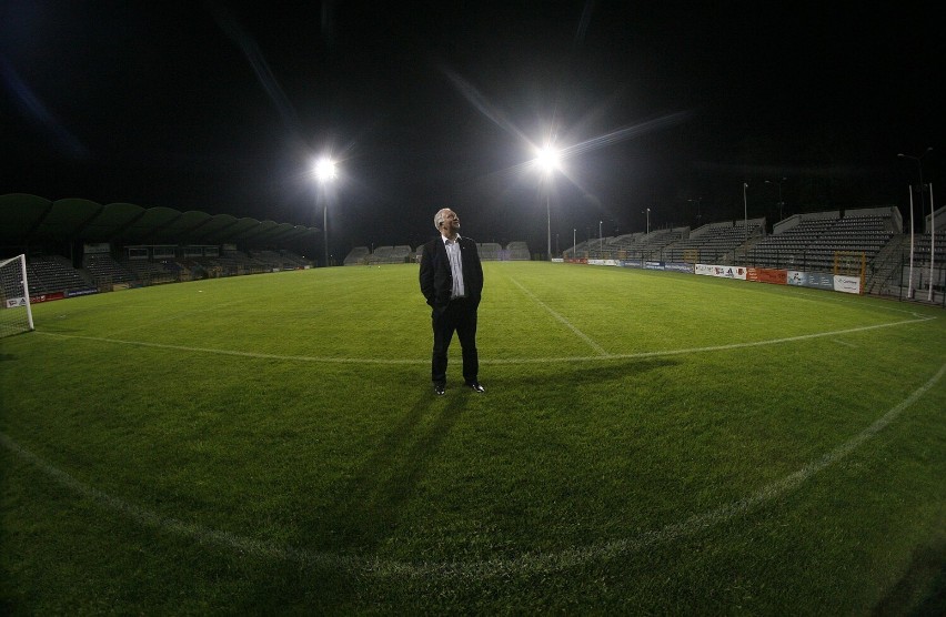 Oświetlenie legnickiego stadionu ma już osiem lat, zobaczcie zdjęcia