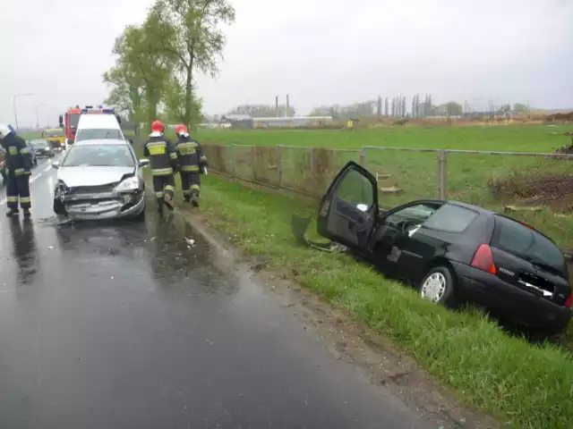Wypadek w Owińskach: Zderzenie czołowe dwóch aut