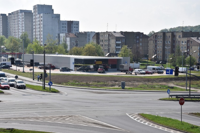 Nowa Biedronka w Sosnowcu przy ulicy Długosza. OTWARCIE 28 kwietnia. Pawilon jest prawie gotowy. Otwarcie 28 kwietnia