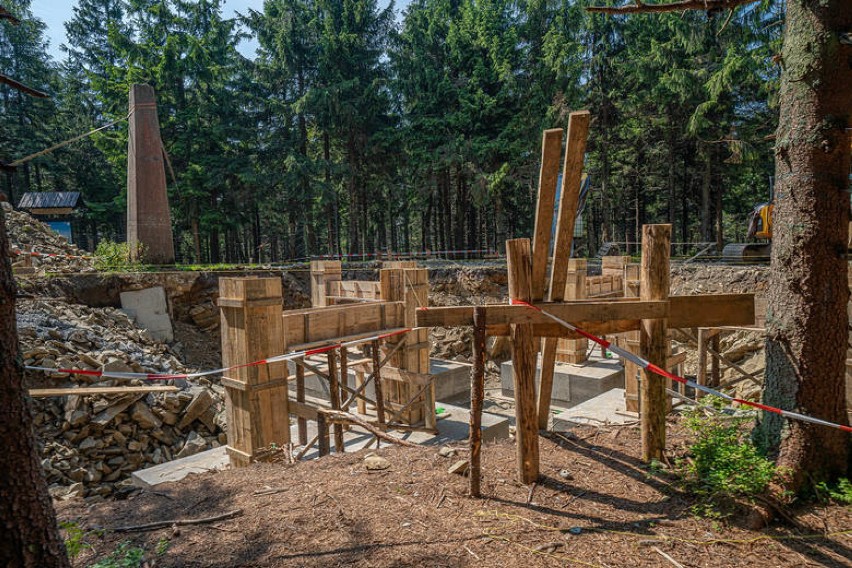 Prace szły zgodnie z planem, a pogoda sprzyjała.