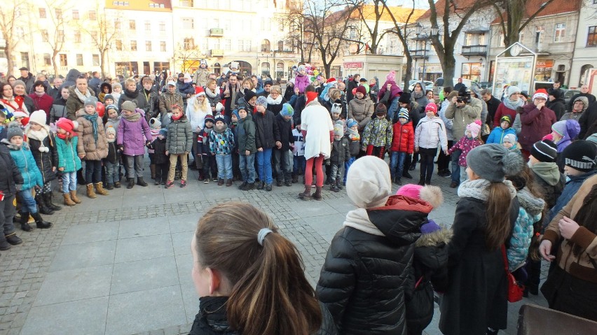 Na rynku  w Chełmnie zorganizowano mikołajkowe atrakcje pod hasłem “List od świętego Mikołaja”
