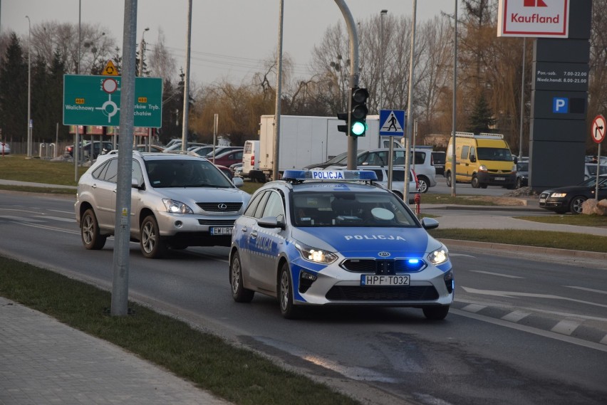 Zderzenie dwóch samochodów na ul. Popiełuszki w Wieluniu