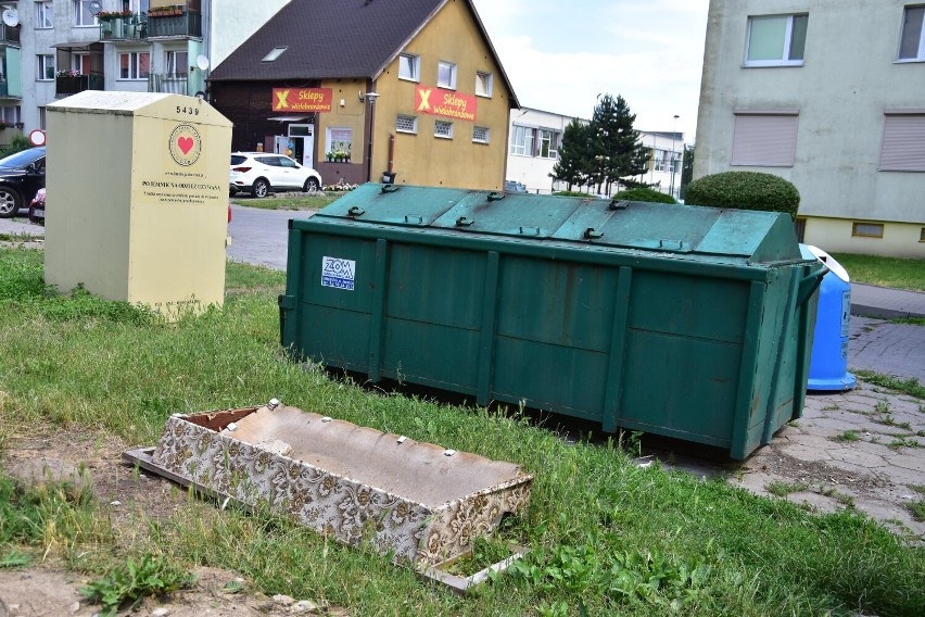 Miejsca na żnińskim osiedlu bloków, w których przy...