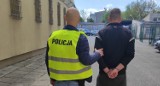 Piotrków: Ukradli kask motocykliście podczas libacji alkoholowej