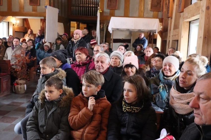 W niedzielę mieszkańcy Czapielska świętowali 700-lecie...