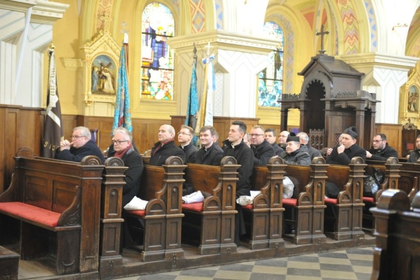 Spotkanie kapłanów rejonu sieradzkiego i zduńskowolskiego przed Wielkim Postem w bazylice w Zduńskiej Woli [zdjęcia]