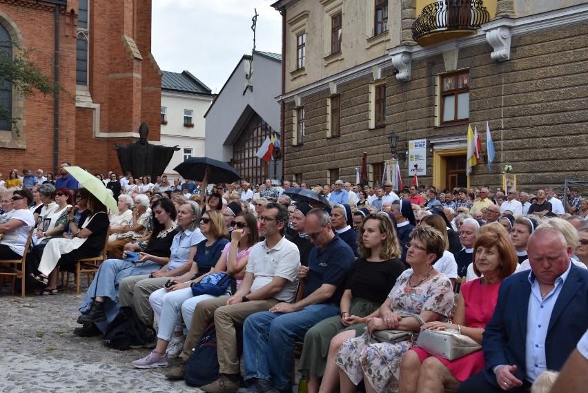 Ulicami Tarnowa przeszła procesja Bożego Ciała