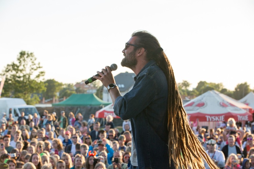 Mesajah dał czadu w Jarosławcu. Koncert artysty reggae wzbudził wieki aplauz ZDJĘCIA