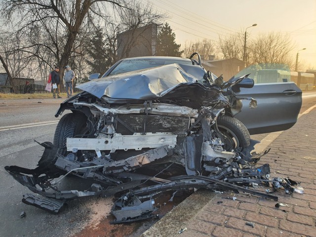 Osobówka zderzyła się z cysterną