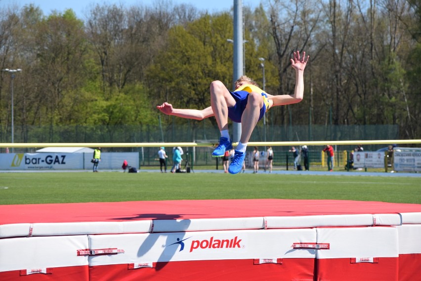 Mityng lekkoatletyczny w Sieradzu. 460 startujących z 30 klubów ZDJĘCIA