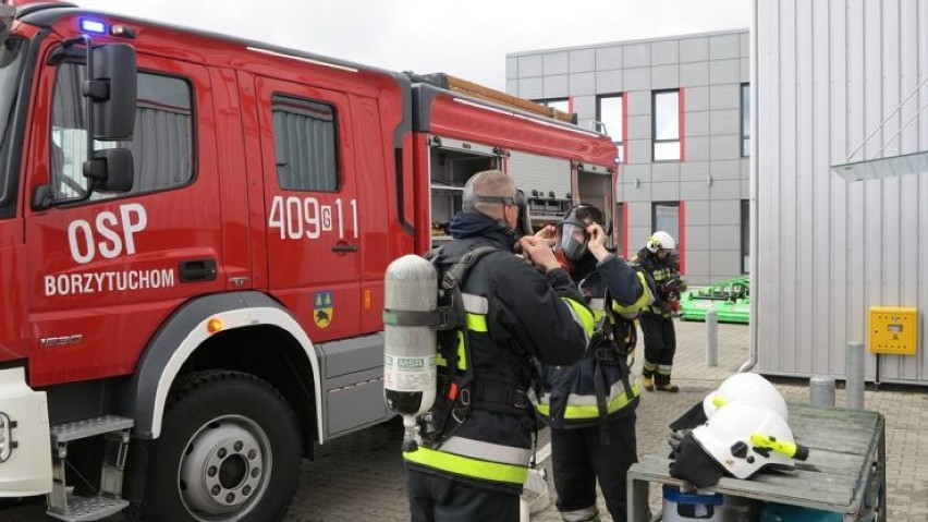 Pożar hali produkcyjnej w firmie Talex z Borzytuchomia. Ewakuowano pracowników [ZDJĘCIA] 