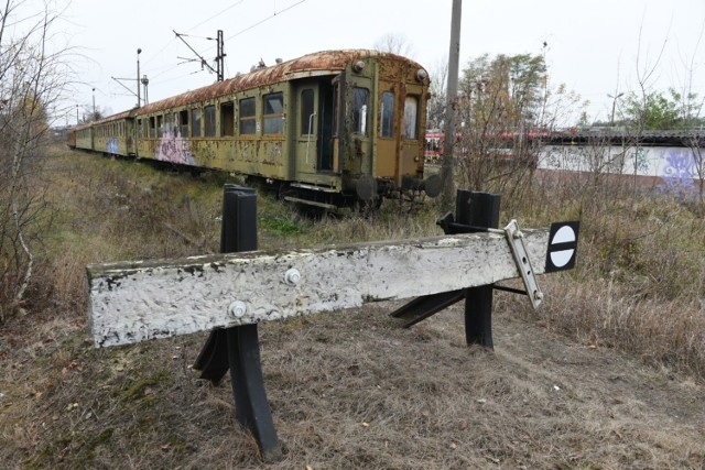 Marszałek Piotr Całbecki chciałby, aby dworzec stał się bazą marszałkowskiej kolei turystycznej. Stojące na Kluczykach wagony również wymagają pilnej reanimacji.