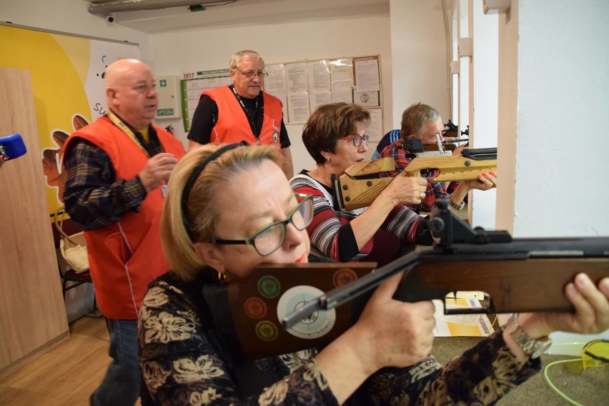 Seniorzy rywalizowali na strzelnicy i basenie