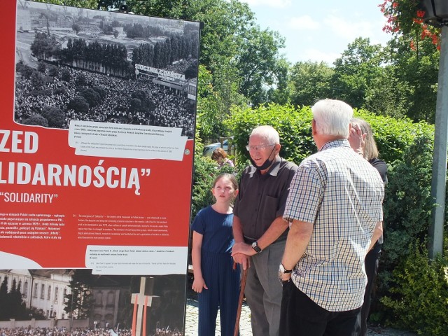 Na wystawie w Starachowicach jest pięć potrójnych plansz z historią lokalnej Solidarności