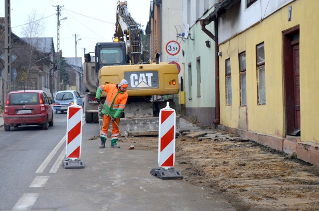 Prace rozpoczęły się od zerwania starych płyt