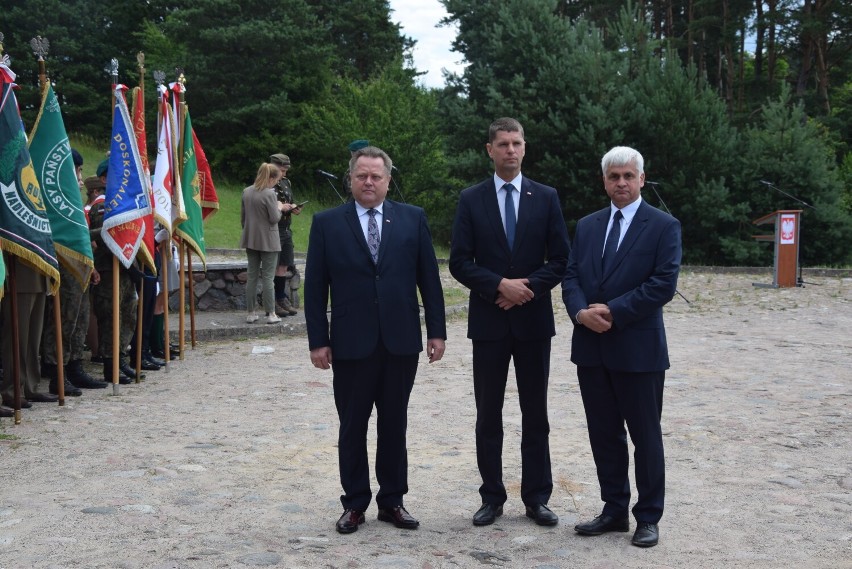 Premier Mateusz Morawiecki uczcił pamięć ofiar Obławy Augustowskiej. W Gibach wziął udział w uroczystościach w 77. rocznicę tej zbrodni