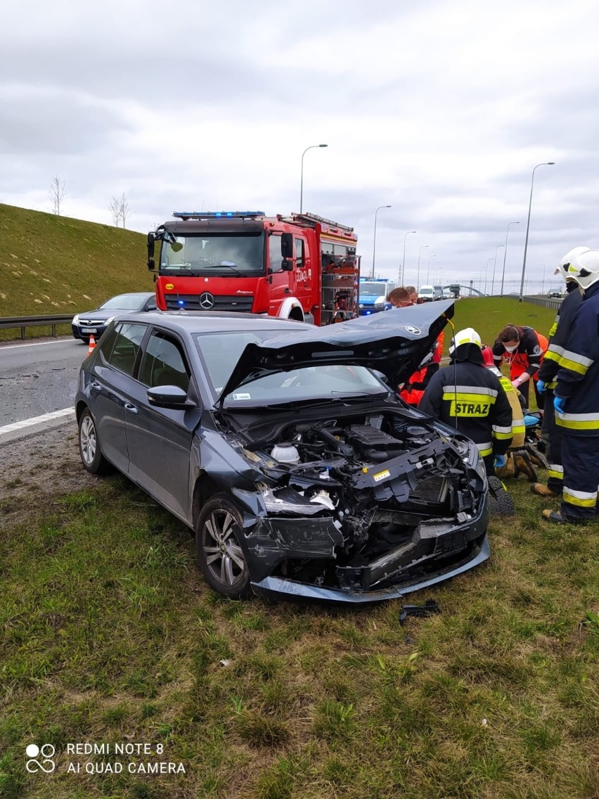 Dwa wypadki podczas weekendu w powiecie gdańskim. W Straszynie i Pomlewie ucierpieli kierowca i pasażer