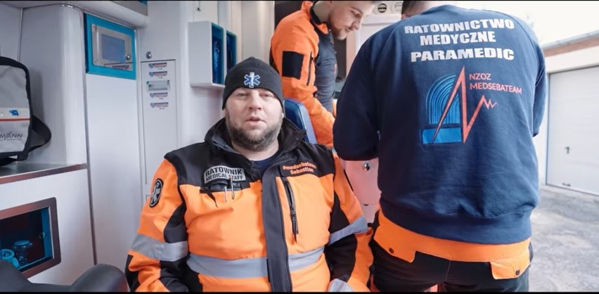 Policjanci i strażacy nagrali film. Radzą jak bezpiecznie przetrwać ferie zimowe [ZDJĘCIA,VIDEO]