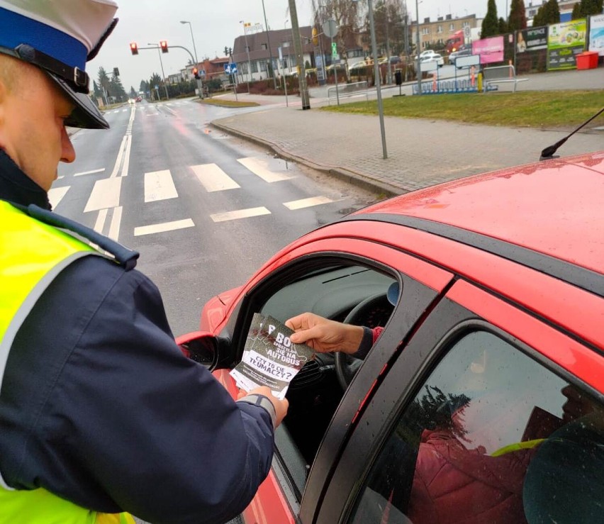 W czwartek mundurowi prowadzili kontrole i rozmowy z...