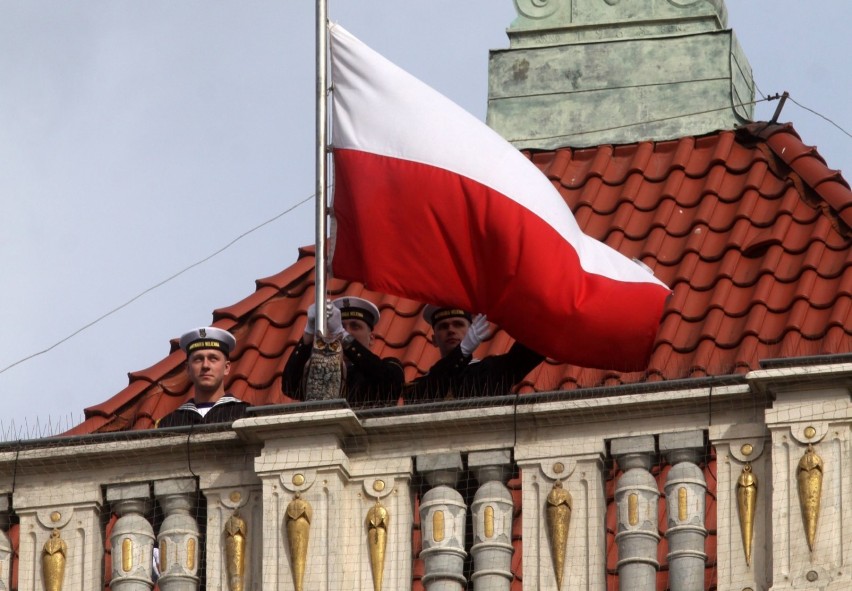 Dzień Flagi Rzeczypospolitej Polskiej, 2 maja. Jak wieszać...