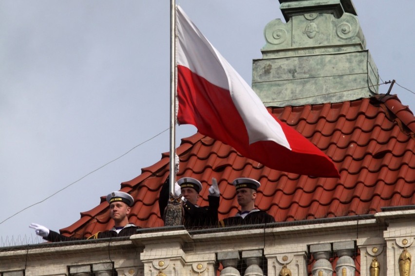 Dzień Flagi Rzeczypospolitej Polskiej, 2 maja. Jak wieszać...