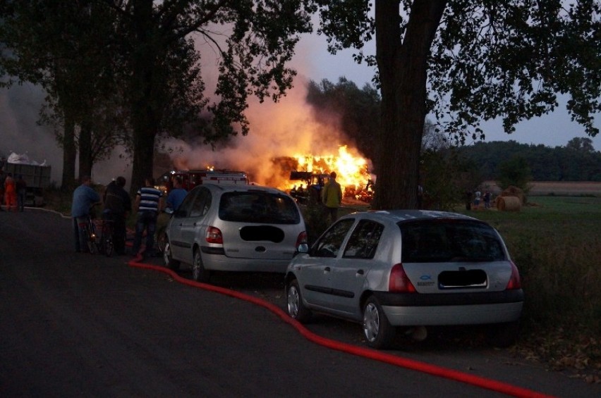 Pożar stogu w Wilkowicach - straty sięgają 10 tysięcy...