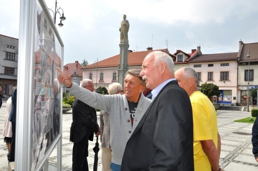 Kilka pokoleń byłych sportowców i działaczy Hejnału Kęty...