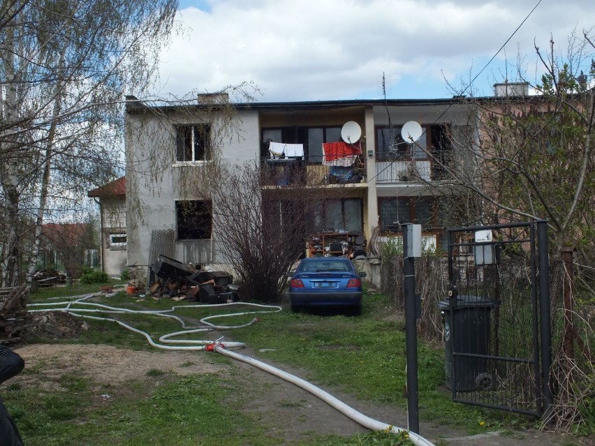 Pożar w Zamościu: Mężczyzna trafił do szpitala po ucieczce z...