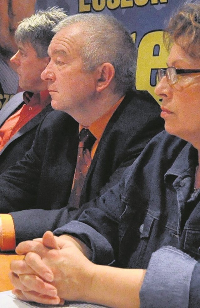 Zbigniew Caban (w środku) w sztabie KW Forum