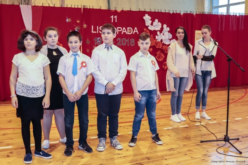 Uczniowie SOSW w Malborku też uczcili 100-lecie niepodległej Polski [ZDJĘCIA]