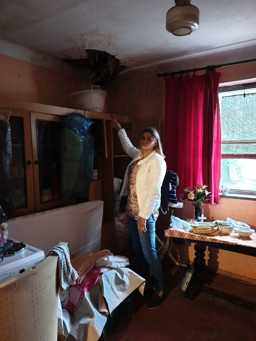 Andrzej Świątkowski ma dom bez dachu i toalety. Żyje za 150 zł miesięcznie [ZDJĘCIA]