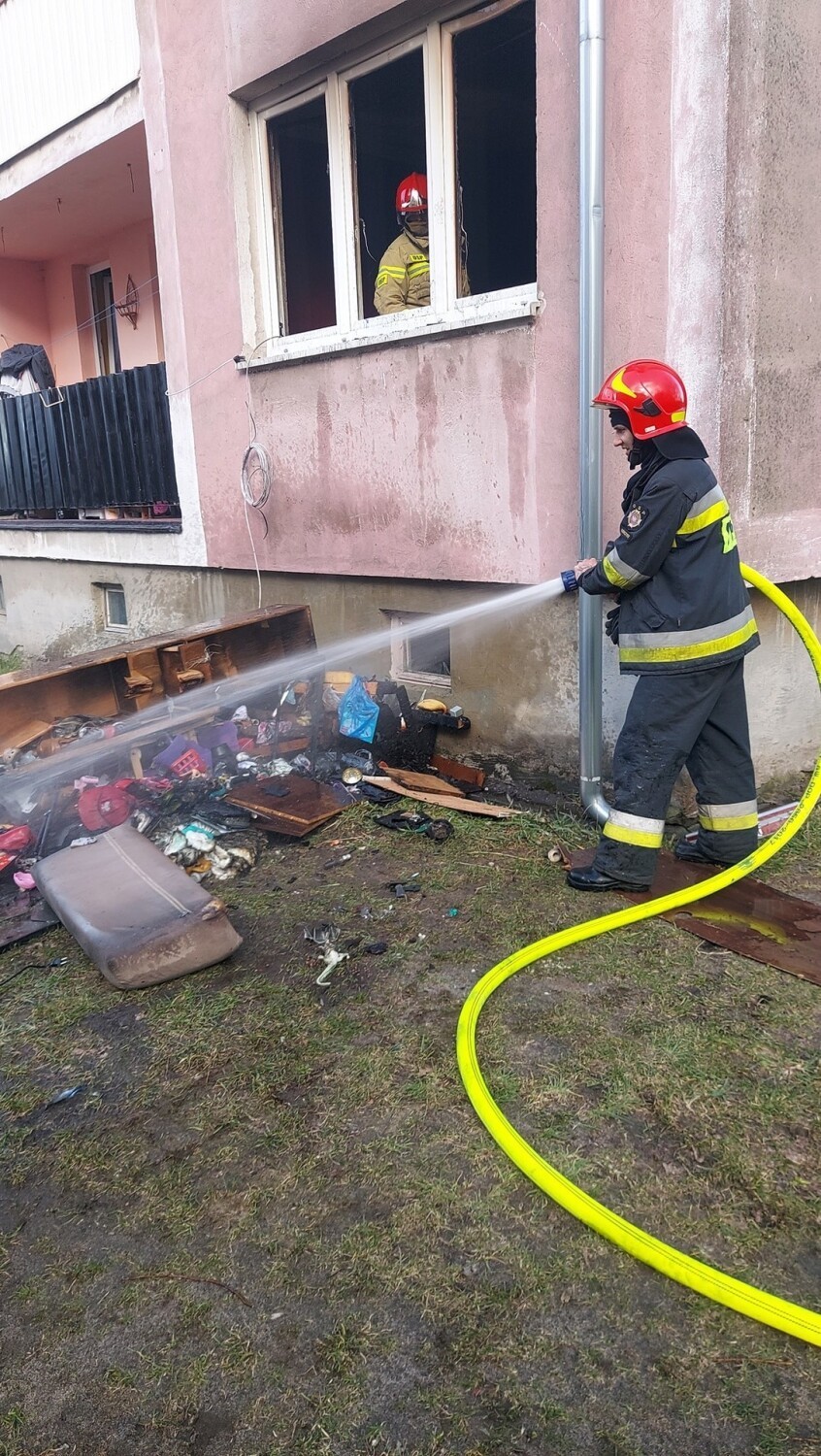 Groźny pożar w Główczycach w powiecie słupskim. 5.04.2022. Poważnie poparzone małe dzieci