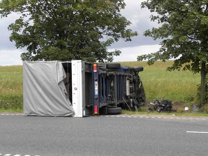 Człuchów. Zderzyły się 3 auta, 3 osoby są ranne