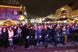 Tłum poznaniaków odśpiewał "Cichą noc" na placu Wolności! Zobacz zdjęcia