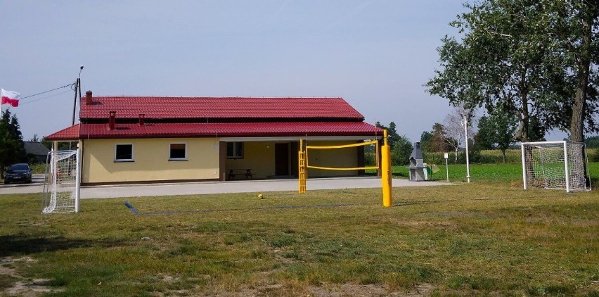 Jednostki Ochotniczej Straży Pożarnej z Kolonii Ostrowskiej-Świerczyny i Wronowa zainwestowały w infrastrukturę rekreacyjną
