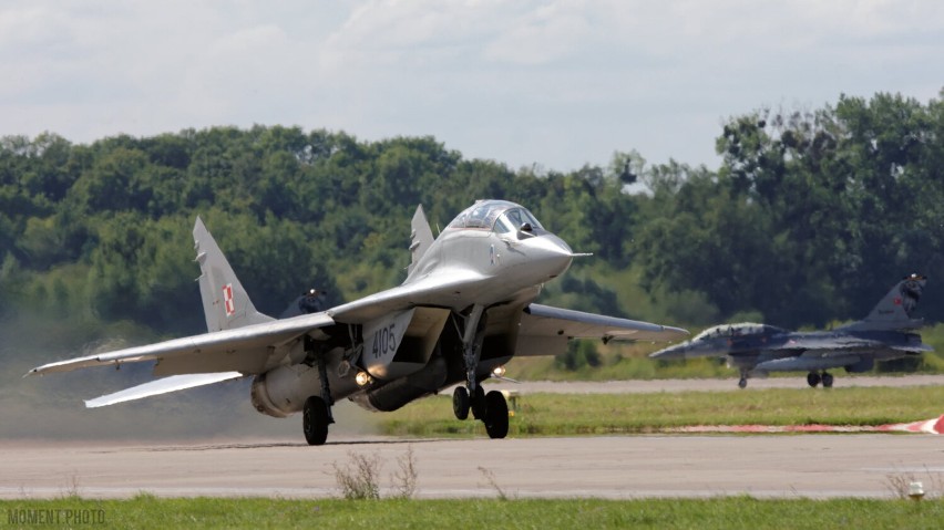 Malbork. Z okazji Święta Polskiego życzenia od żołnierzy z Turcji, którzy stacjonują w 22 Bazie Lotnictwa Taktycznego 