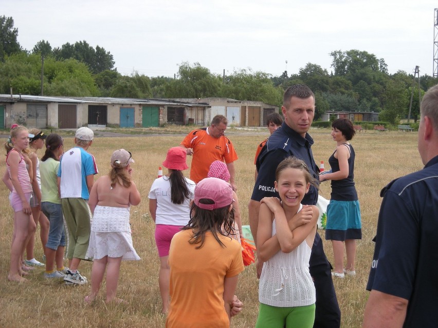 Powiat głogowski: Policjanci z Kotli zorganizowali dla dzieci wakacyjny festyn
