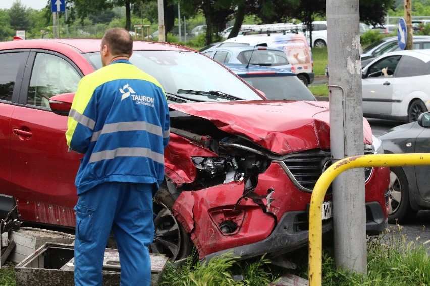 Wypadek na Krzywoustego. Nie działa sygnalizacja, tworzą się ogromne korki [ZDJĘCIA]